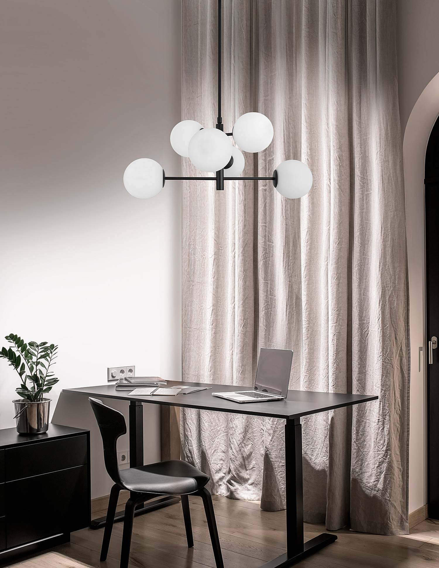 home24 Pendelleuchte Impero Typ B Ø 70cm Schwarz/Schwarz Kabel ABS, Fassung ABS, Baldachin Aluminium, Gehäuse Leuchte Aluminium LED/Smart home24 Pendelleuchte Impero Typ B Ø 70cm Schwarz/Schwarz Kabel ABS, Fassung ABS, Baldachin Aluminium, Gehäuse Leuchte Aluminium LED/Smart von home24