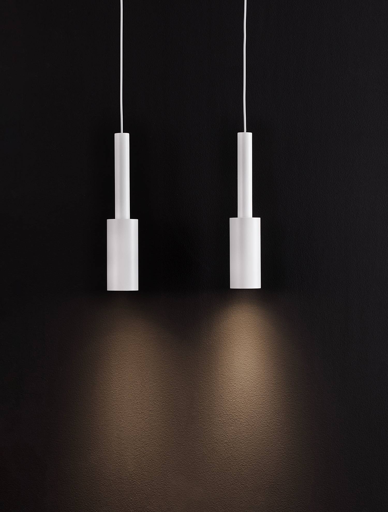 home24 Pendelleuchte Joy 4 x 200 x 30cm Weiß/Weiß Kabel ABS, Fassung ABS, Baldachin Aluminium, Gehäuse Leuchte Aluminium Nicht austauschbare LEDs home24 Pendelleuchte Joy 4 x 200 x 30cm Weiß/Weiß Kabel ABS, Fassung ABS, Baldachin Aluminium, Gehäuse Leuchte Aluminium Nicht austauschbare LEDs von home24