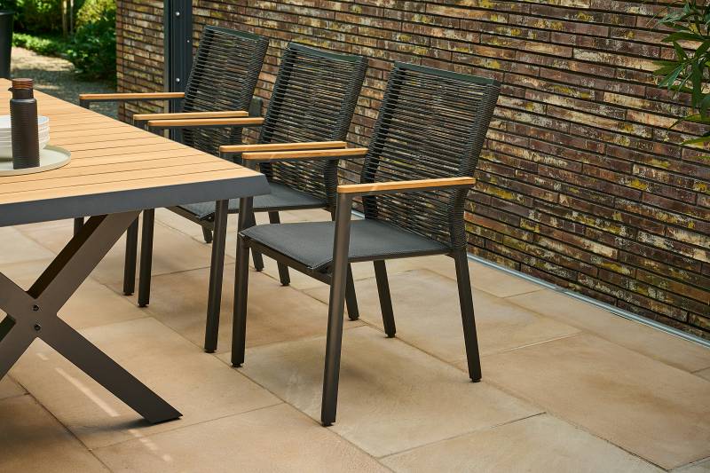home24 Stapelstuhl Bologna Sitzfläche: Kordel & Polyester Armlehne: Massivholz Teakbaum Gestell: Aluminium, pulverbeschichtet Schwarz 68 x 90 x 56cm von home24