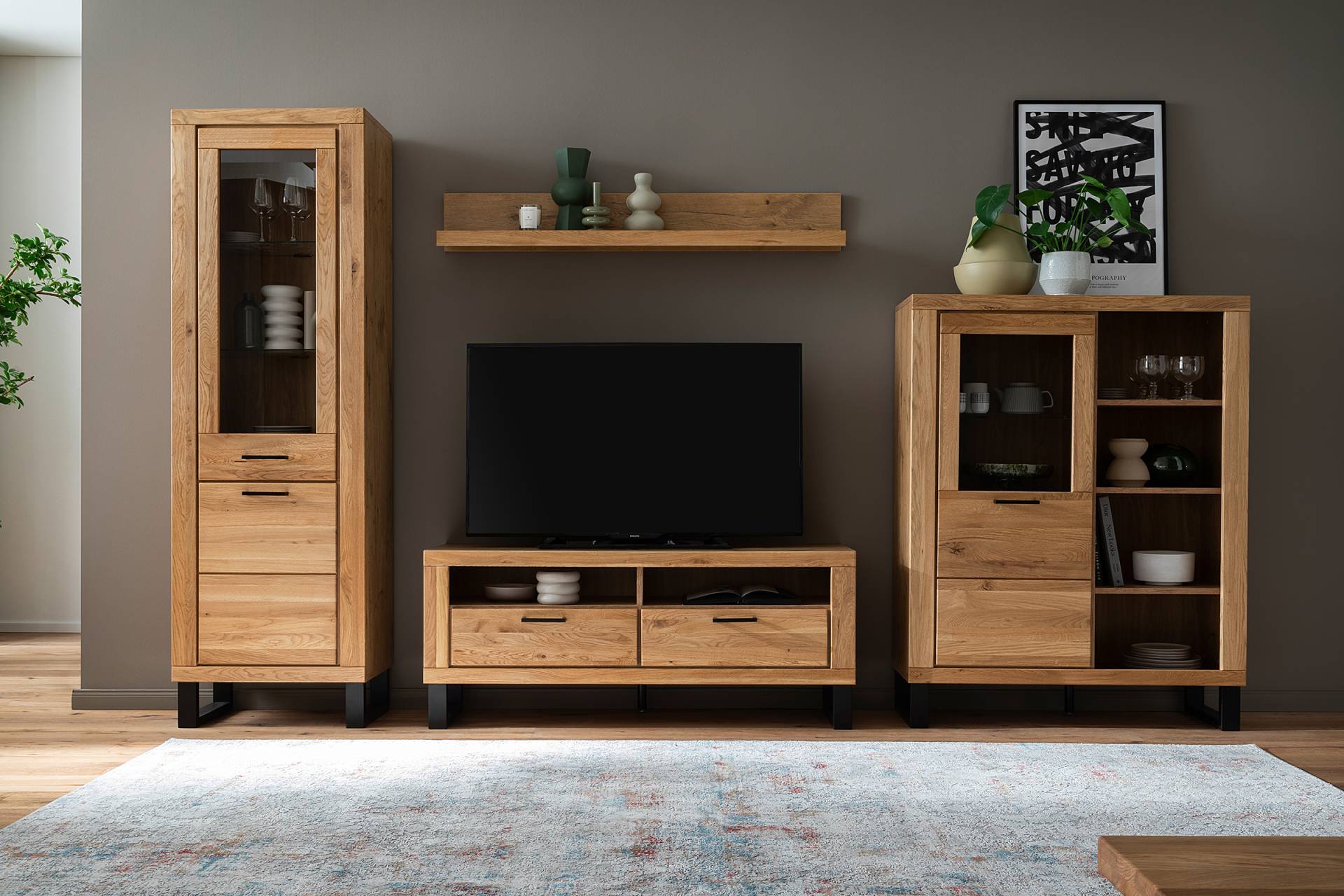 home24 TV-Lowboard - 138 cm Front: Massivholz Wildeiche, geölt Korpus: Spanplatte, foliert Rückwand: HDF Hochdichte Holzfaserplatte , foliert Braun home24 TV-Lowboard - 138 cm Front: Massivholz Wildeiche, geölt Korpus: Spanplatte, foliert Rückwand: HDF Hochdichte Holzfaserplatte , foliert Braun von home24