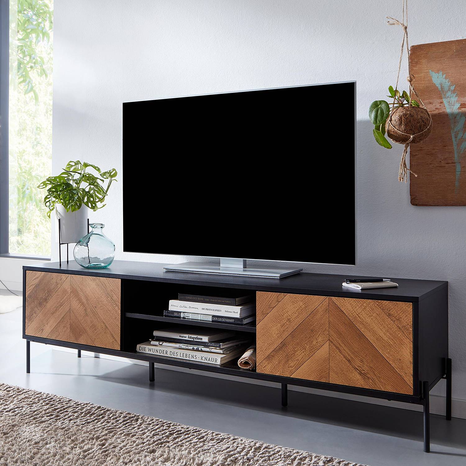 home24 TV-Lowboard Centeno Korpus: Spanplatte, foliert Beine: Eisen, pulverbeschichtet Schwarz 163 x 45 x 40cm home24 TV-Lowboard Centeno Korpus: Spanplatte, foliert Beine: Eisen, pulverbeschichtet Schwarz 163 x 45 x 40cm von home24