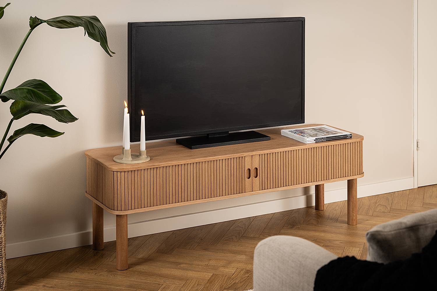 home24 TV-Lowboard Deckplatte & Front: MDF Mitteldichte Holzfaserplatte , furniert & lackiert Korpus: Spanplatte, beschichtet Braun 140 x 45 x 40cm von home24