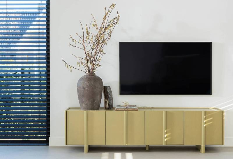 home24 TV-Lowboard Front & Korpus: Massivholz Kiefer, lackiert Rückwand: HDF Hochdichte Holzfaserplatte Grün/Olivgrün 53 x 200 x 46cm von home24