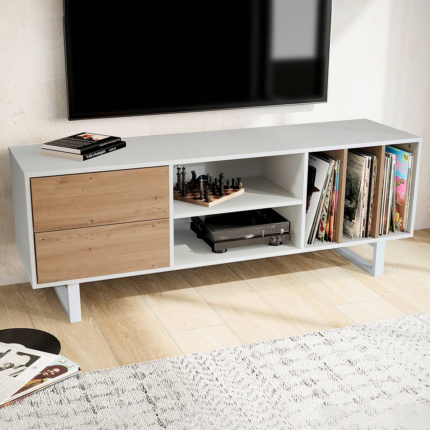 home24 TV-Lowboard Loheta Spanplatte, foliert Weiß/Weiß/Eiche Dekor 150 x 55 x 40cm home24 TV-Lowboard Loheta Spanplatte, foliert Weiß/Weiß/Eiche Dekor 150 x 55 x 40cm von home24