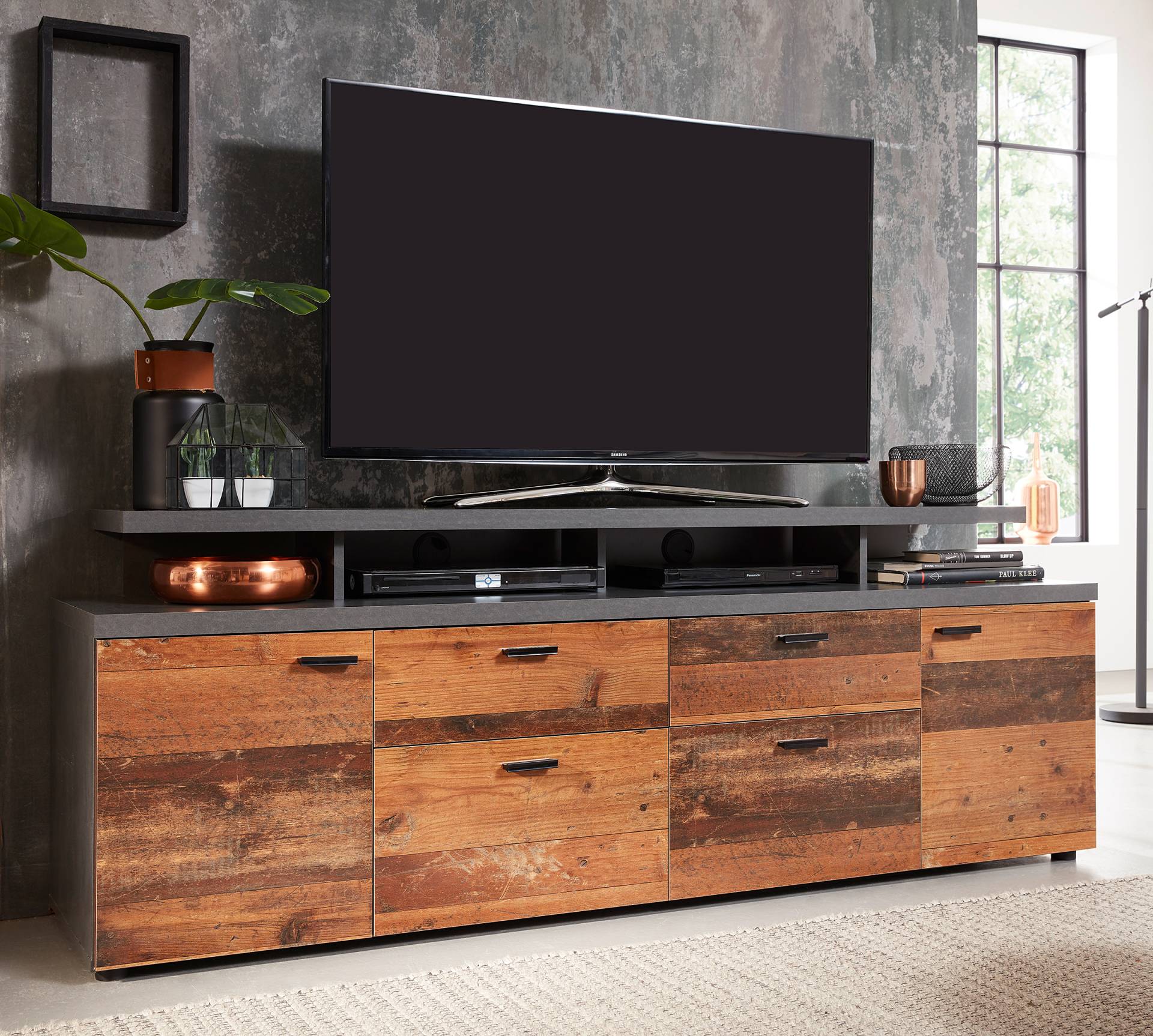 home24 TV-Lowboard Media Spanplatte, beschichtet Braun/Grün/Altholz Dekor 180 x 66 x 47cm home24 TV-Lowboard Media Spanplatte, beschichtet Braun/Grün/Altholz Dekor 180 x 66 x 47cm von home24