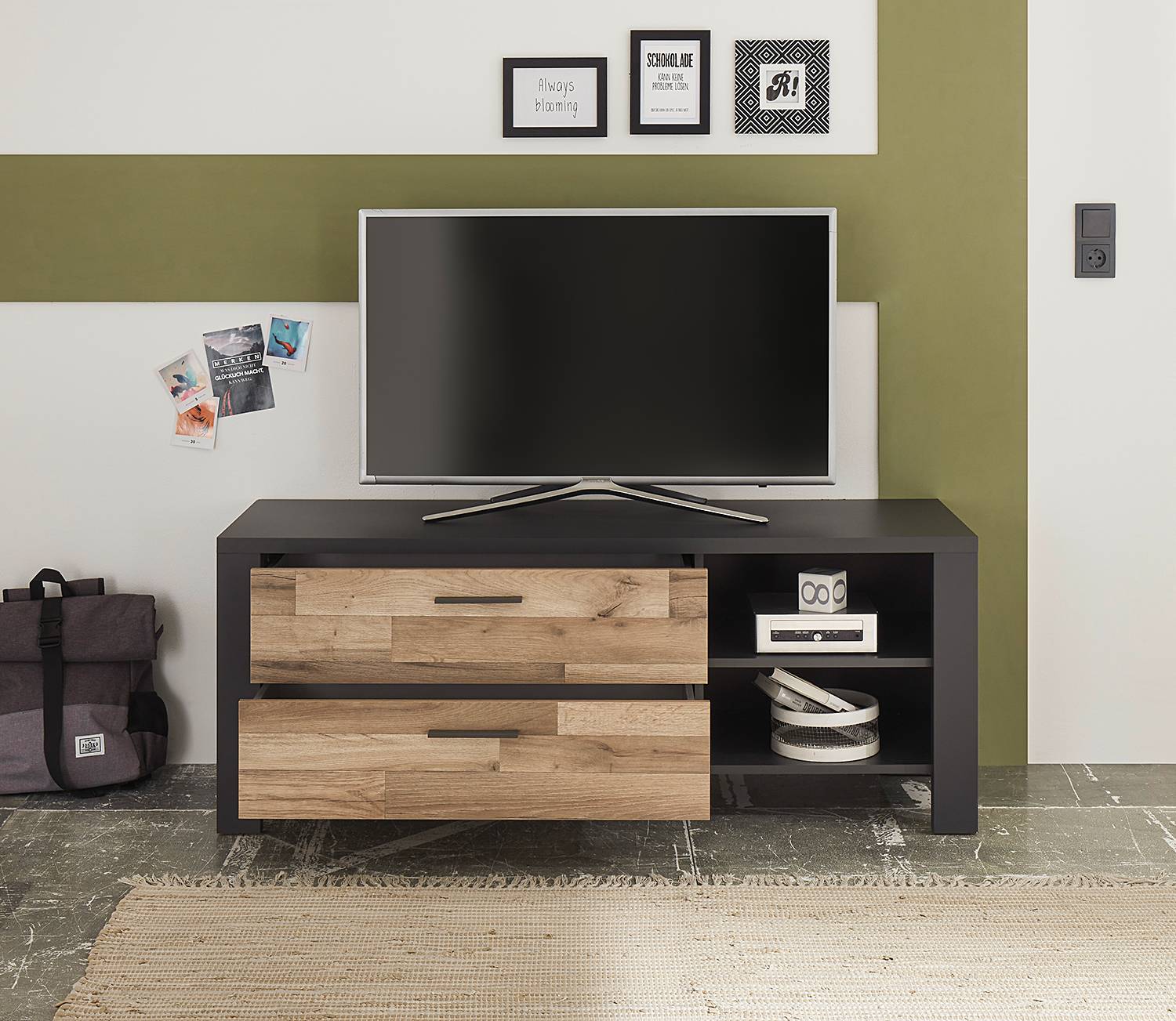 home24 TV-Lowboard Spanplatte, foliert Grau 138 x 54 x 46cm home24 TV-Lowboard Spanplatte, foliert Grau 138 x 54 x 46cm von home24