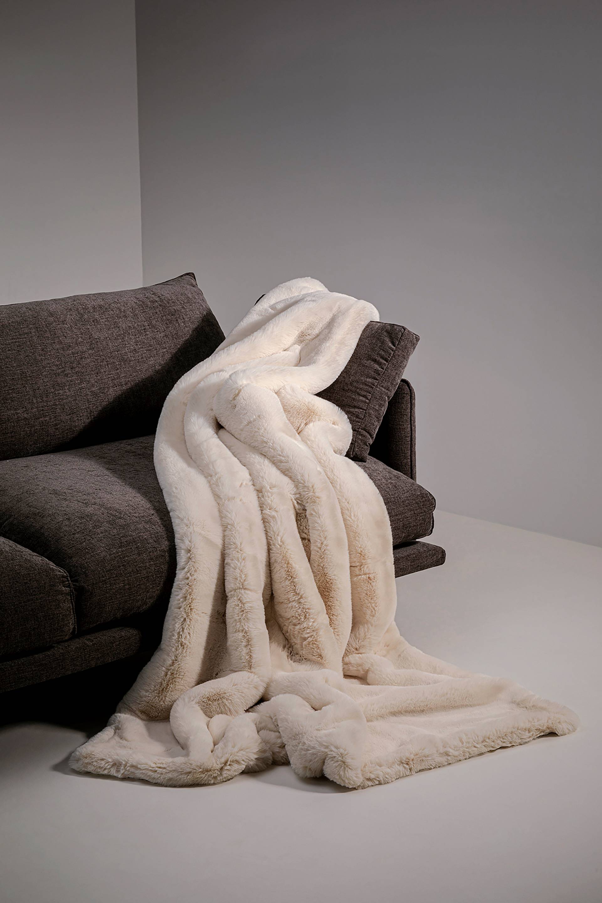 home24 Tagesdecke Mika 150 x 2 x 200cm Beige/Beige Polyester von home24