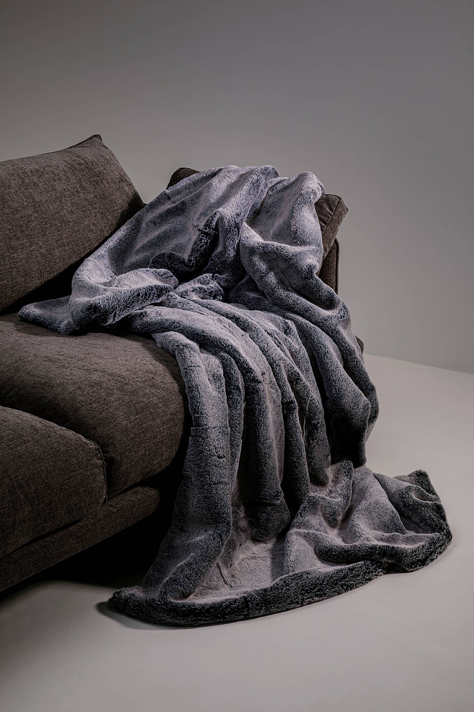 home24 Tagesdecke Mika 150 x 2 x 200cm Grau/Grau Polyester von home24