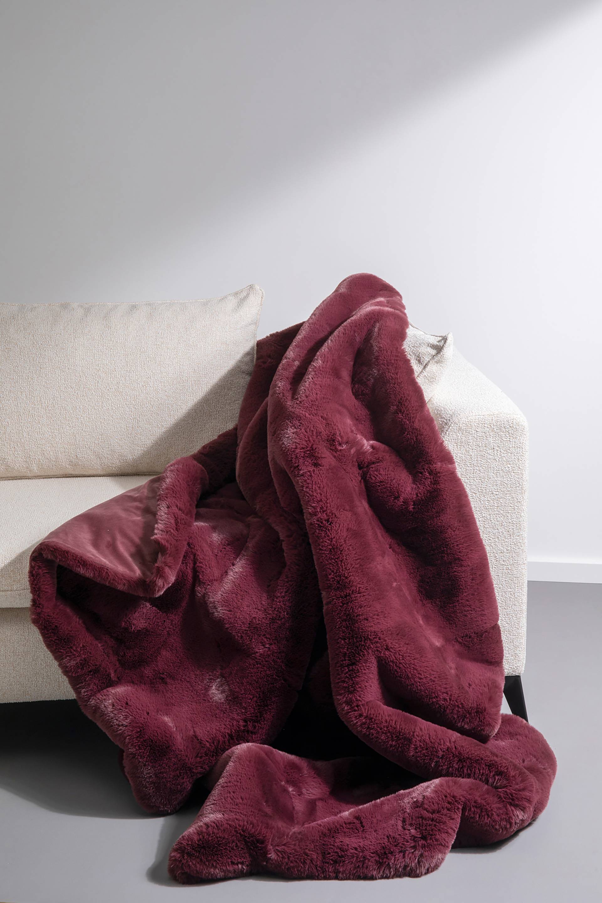 home24 Tagesdecke Mika 150 x 2 x 200cm Violett/Aubergine Polyester von home24