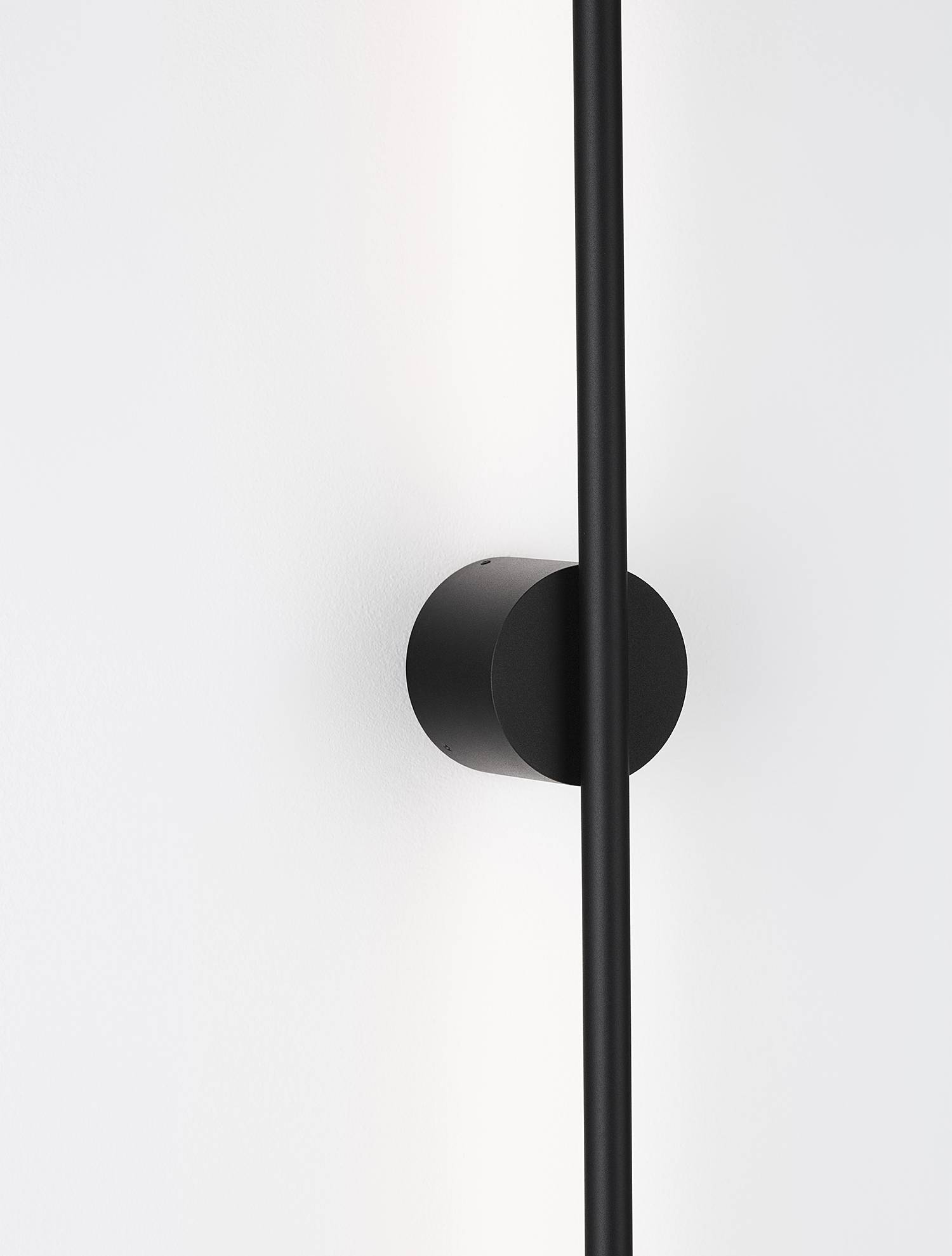 home24 Wandleuchte Aden Typ A 90cm Schwarz/Schwarz Kabel ABS, Fassung ABS, Baldachin Aluminium, Gehäuse Leuchte Aluminium Nicht austauschbare LEDs home24 Wandleuchte Aden Typ A 90cm Schwarz/Schwarz Kabel ABS, Fassung ABS, Baldachin Aluminium, Gehäuse Leuchte Aluminium Nicht austauschbare LEDs von home24