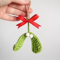 Gehäkelte Mistelzweigdekoration Für Weihnachtsbaum - Tolle Gehäkelte Geschenkidee. Christbaumkugel von hookedandhung