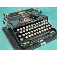 Makellose Schreibmaschine Seidel & Naumann Erika M Von 1940 Im Koffer Makellose Schreibmaschine Seidel & Naumann Erika M Von 1940 Im Koffer von huntinglodge