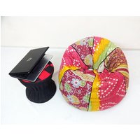 Handgemachte Baumwolle Kantha Quilt Geschnitten Stück Floral Bean Bag Stuhl, Wohnzimmer Runde Boho Dekorative Bestickt Ottoman Pouf von hutse