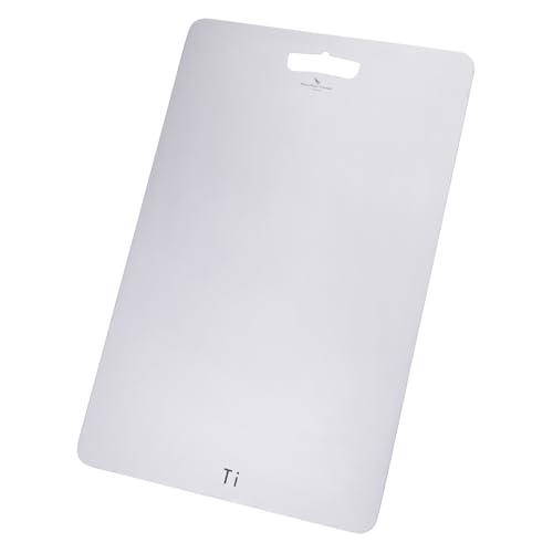 iBasingo Leichtes Titan Schneidebrett für Küche Outdoor Camping Obst Gemüse Fleisch Metall Chopping Board mit Aufhängebohrung, Dicke 1,5 mm (L: 45.8 * 30.8cm) Ti5002P von iBasingo