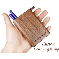 Benutzerdefinierte Nussbaum Holz Zigarettenschachtel Für 7x Zigaretten, Kartenfall, Cnc Ausgehöhlt Fall Mit Schiebedeckel Und Personalisierte von iWoodShop
