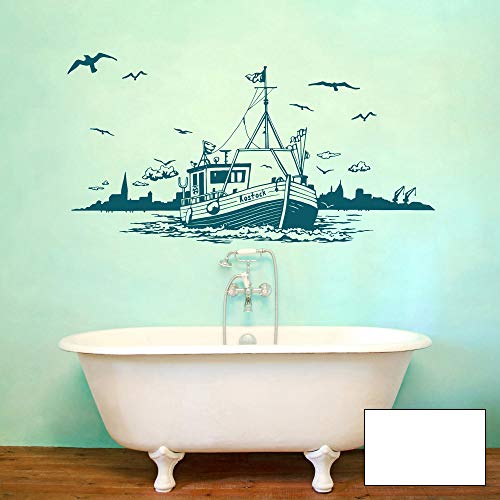 Wandtattoo Kutter Boot Schiff mit Skyline Stadt Rostock maritim Möwen Wasser Meer Wanddeko M2164 - ausgewählte Farbe: *weiß* ausgewählte Größe: *XXL - 67cm hoch x 140cm breit* von ilka parey wandtattoo-welt