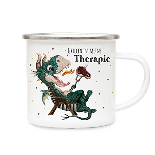 ilka parey wandtattoo-welt Emaille Becher Camping Tasse Kleiner Drache im Liegestuhl & Spruch Grillen ist Meine Therapie Kaffeetasse Geschenk eb421 von ilka parey wandtattoo-welt