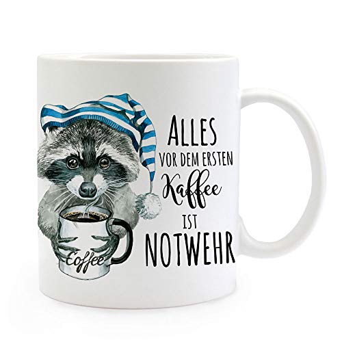 ilka parey wandtattoo-welt Tasse Becher Waschbär mit Kaffeetasse Schlafmütze & Spruch Alles vor dem ersten Kaffee ist Notwehr Kaffeebecher Geschenk ts1112 von ilka parey wandtattoo-welt