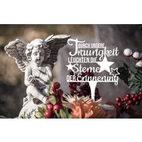 Illumino Grabdekoration Grabschmuck Wetterfeste Grabstecker Stahl Mit Trauerspruch /Durch Unsere Traurigkeit.../ Eine Liebevolle Erinnerung von illuminodesign