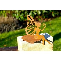 Kantenhocker Fee -Sitzend Auf Dem Blatt Sitzenbleiber Gartendeko Metall Rost Deko Für Den Garten Teich Balkon Beet Kantenhocker Fee -Sitzend Auf Dem Blatt Sitzenbleiber Gartendeko Metall Rost Deko Für Den Garten Teich Balkon Beet von illuminodesign