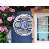 Windspiel Edelstahl Wind Spinner Circolo Mit 30 Mm Kristallkugel Für Garten Wohnung Gartendeko Wohn Fenster Metall Deko von illuminodesign
