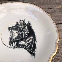 Teller "Teufel", Handgearbeitetes Siebdruckmotiv Auf Porzellan Mit Goldrand | Vintage, Ca. 14cm; Halloween - , Dark - & Mystikgeschenk Teller "Teufel", Handgearbeitetes Siebdruckmotiv Auf Porzellan Mit Goldrand | Vintage, Ca. 14cm; Halloween - , Dark - & Mystikgeschenk von iloika
