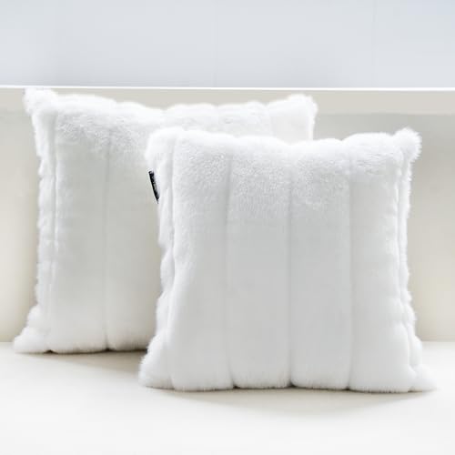 inchgrass Fell Kissenbezüge 45.7x45.7 cm - Luxuriös Flauschiges 2er Set für Sofa & Bett, Super weiche dekorative Kissenhüllen Wohnzimmer in Weiß inchgrass Fell Kissenbezüge 45.7x45.7 cm - Luxuriös Flauschiges 2er Set für Sofa & Bett, Super weiche dekorative Kissenhüllen Wohnzimmer in Weiß von inchgrass