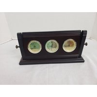 Vintage Nussbaum Feucht-Sockel Uhr Stand 32 X 15 cm Vintage Nussbaum Feucht-Sockel Uhr Stand 32 X 15 cm von incredibleefinds