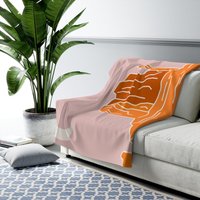 Moderne Bergsichel Mond Sedona Themendecke Rosa Himmel Gebrannt Terra Cotta Orange Rot von indigohourapparel