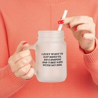 Relatable Zitat I Just Want To Eat Donuts & Take Naps With My Dog Lustiges Glas Einmachglas Mattiert Mit Deckel Und Henkel Reise Trinkbecher von indigohourapparel