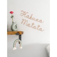 Hakuna Matata Wire Wand Kunst Metall Schild von inotherwordsdesignUK