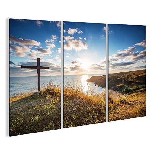 Bild auf Leinwand Christliches Kreuz an einem Wilden Strand mit einem wunderschönen Sonnenaufgang. Wandbild Poster Leinwandbild von islandburner,