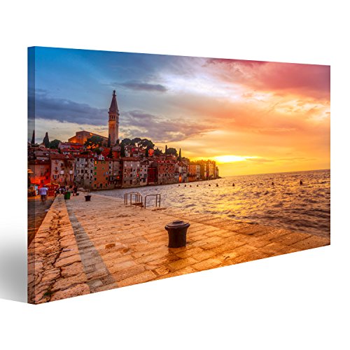 Bild auf Leinwand Schöner Sonnenuntergang in Rovinj an der Adriaküste Kroatiens. Wandbild Poster Leinwandbild von islandburner,