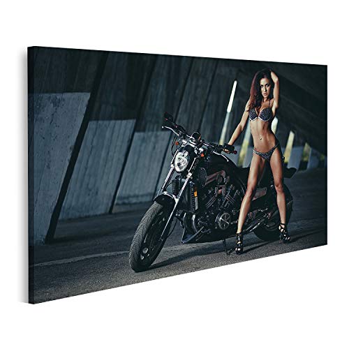 Bild auf Leinwand Sexy Biker Fitness Girl Perfekt Schlank Körper Schwarz Motorrad Leder Tragen Posieren Industrieplatz Wandbild Leinwandbild Bilder für Wohnzimmer GBES-1K von islandburner