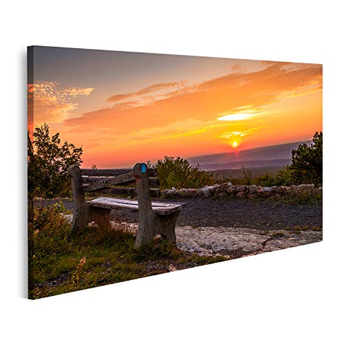 islandburner Bild auf Leinwand Eine einsame Bank blickt bei Sonnenuntergang über den Berg neben einer Felswand Wandbild Leinwandbild Bilder für Wohnzimmer GBCL-1P von islandburner