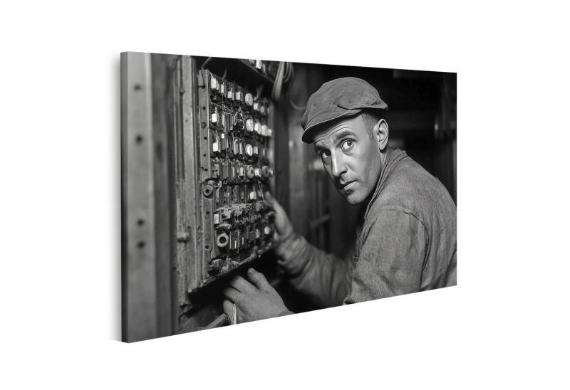 islandburner Leinwandbild, Elektriker bei der Arbeit in einem alten Sicherungskasten von islandburner