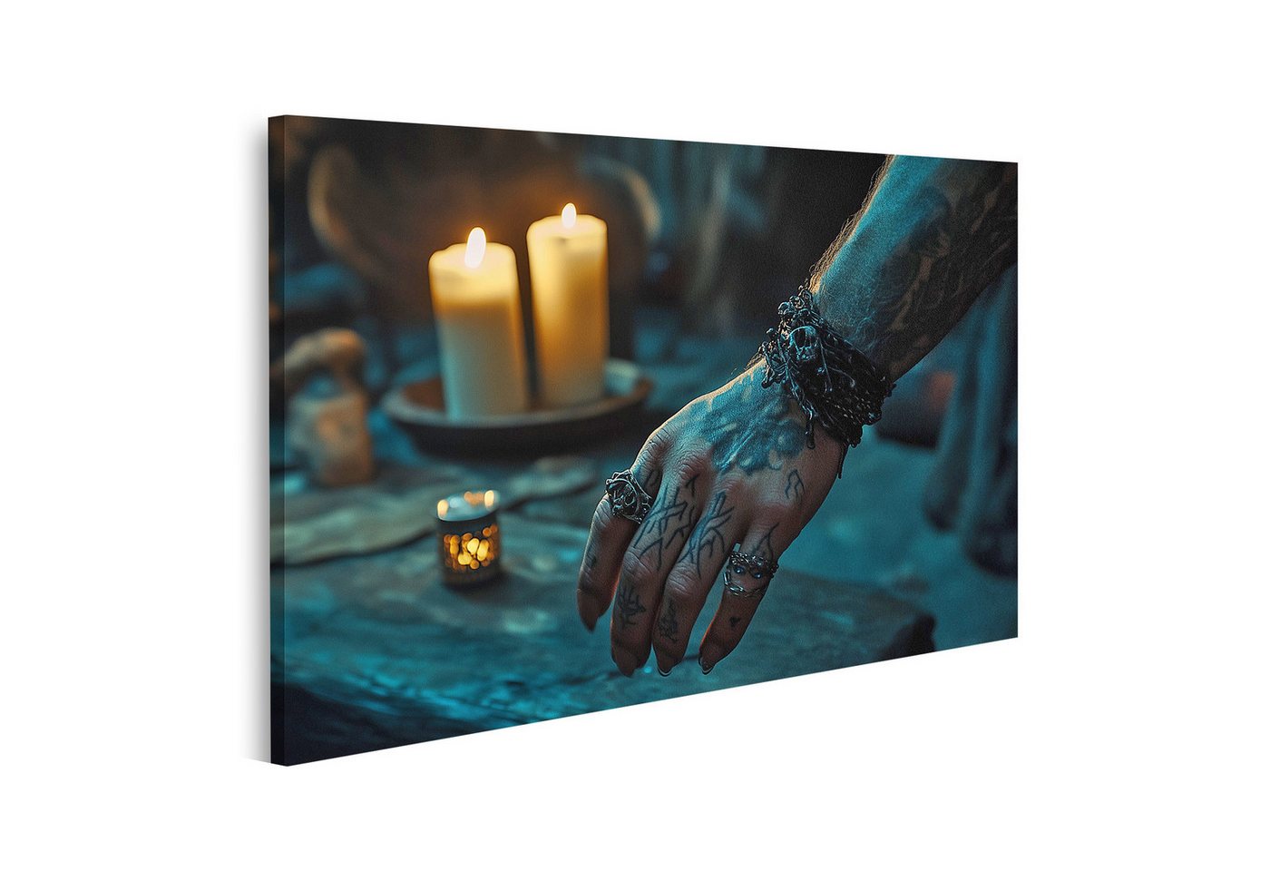 islandburner Leinwandbild, Tätowierte Hand mit Kerzen und Schmuck islandburner Leinwandbild, Tätowierte Hand mit Kerzen und Schmuck von islandburner