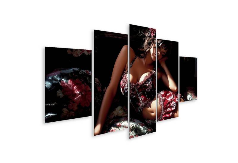 islandburner Leinwandbild Frau in rotem Blumenkleid schläft auf einem blumigen Sofa von islandburner