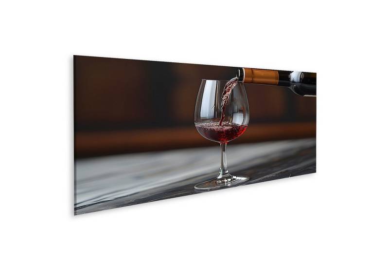 islandburner Leinwandbild Rotwein, der elegant aus einer Flasche in ein klares Weinglas flieät W von islandburner