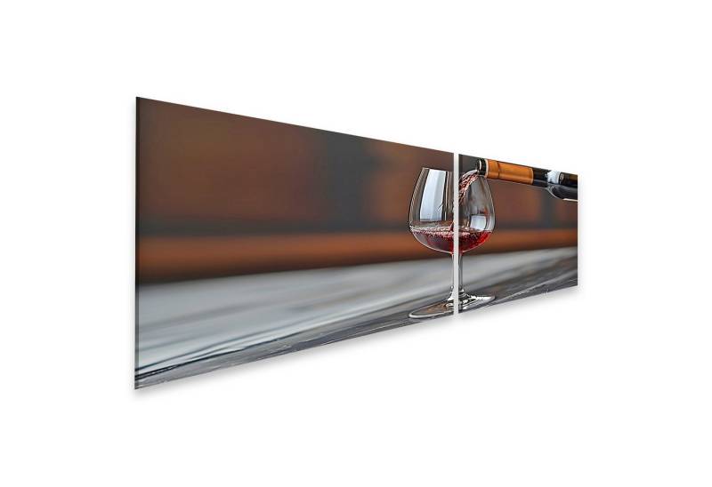 islandburner Leinwandbild Rotwein, der elegant aus einer Flasche in ein klares Weinglas flieät W von islandburner