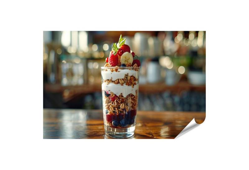 islandburner Poster Frühlingsobst-Parfait: Serviert mit Joghurt, Müsli und Beeren im Glas von islandburner