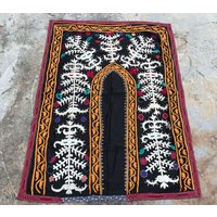 Vintage Suzani Decke - Handgefertigter Wandbehang | 10 X 9 cm Mit Floralem Muster Vintage Suzani Decke - Handgefertigter Wandbehang | 10 X 9 cm Mit Floralem Muster von istanbulcarpet
