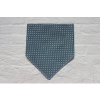 Bandana Hundehalstuch Blau Weiß Mit Sternen. Zum Beispiel Golden Retriever/Labrador Bandana Hundehalstuch Blau Weiß Mit Sternen. Zum Beispiel Golden Retriever/Labrador von itsadog