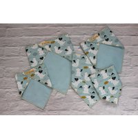 Bandana Hundehalstuch Hellblau Mit Drachen. Verschiedene Größen Und Varianten Bandana Hundehalstuch Hellblau Mit Drachen. Verschiedene Größen Und Varianten von itsadog