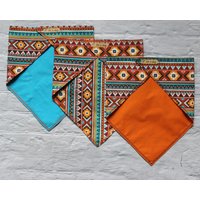 Bandana Hundehalstuch Im Ethnomuster. in Braun-, Orange Und Türkis-Tönen. Verschiedene Schnitte Farbkombinationen. Größen von itsadog