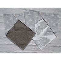 Bandana Hundehalstuch in Grau. Verschiedene Größen Und Muster. Federn, Anker. Tragevarianten Bandana Hundehalstuch in Grau. Verschiedene Größen Und Muster. Federn, Anker. Tragevarianten von itsadog