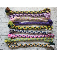 Zergel. 50 - 57 cm. Zerrspielzeug Für Hunde. Bunt Blau Grün Rot Pink Lila Bordeaux. Verschiedene Varianten. Geflochten. Elastisch. Fleece Zergel. 50 - 57 cm. Zerrspielzeug Für Hunde. Bunt Blau Grün Rot Pink Lila Bordeaux. Verschiedene Varianten. Geflochten. Elastisch. Fleece von itsadog