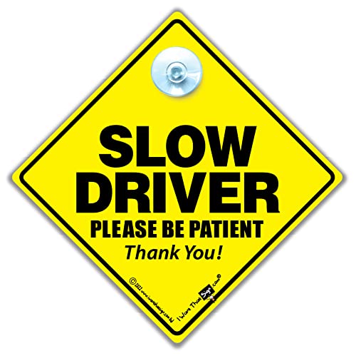 Autoschild mit Aufschrift "Slow Driver Please Be Patient" für neue Fahrer oder nervöse Fahrer oder ältere Fahrer, Saugnapf-Beratung für sichere Fahrer, in superhellem Gelb und Schwarz, 14 cm x 14 cm Autoschild mit Aufschrift "Slow Driver Please Be Patient" für neue Fahrer oder nervöse Fahrer oder ältere Fahrer, Saugnapf-Beratung für sichere Fahrer, in superhellem Gelb und Schwarz, 14 cm x 14 cm von iwantthatsign.com