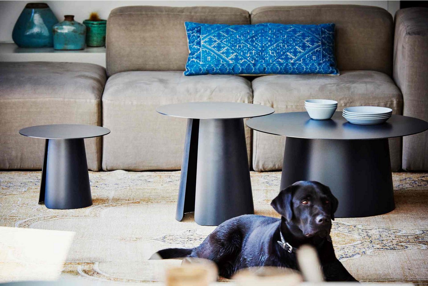 jankurtz Beistelltisch Feel aus Aluminium, Schwarz, Ø 50 cm jankurtz Beistelltisch Feel aus Aluminium, Schwarz, Ø 50 cm von jankurtz