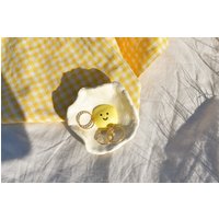 Eier Keramik Schale - Ton Ringschale Eierplatte , Schmuck Tablett Sunny Side Up Ringhalter von jemensistudio